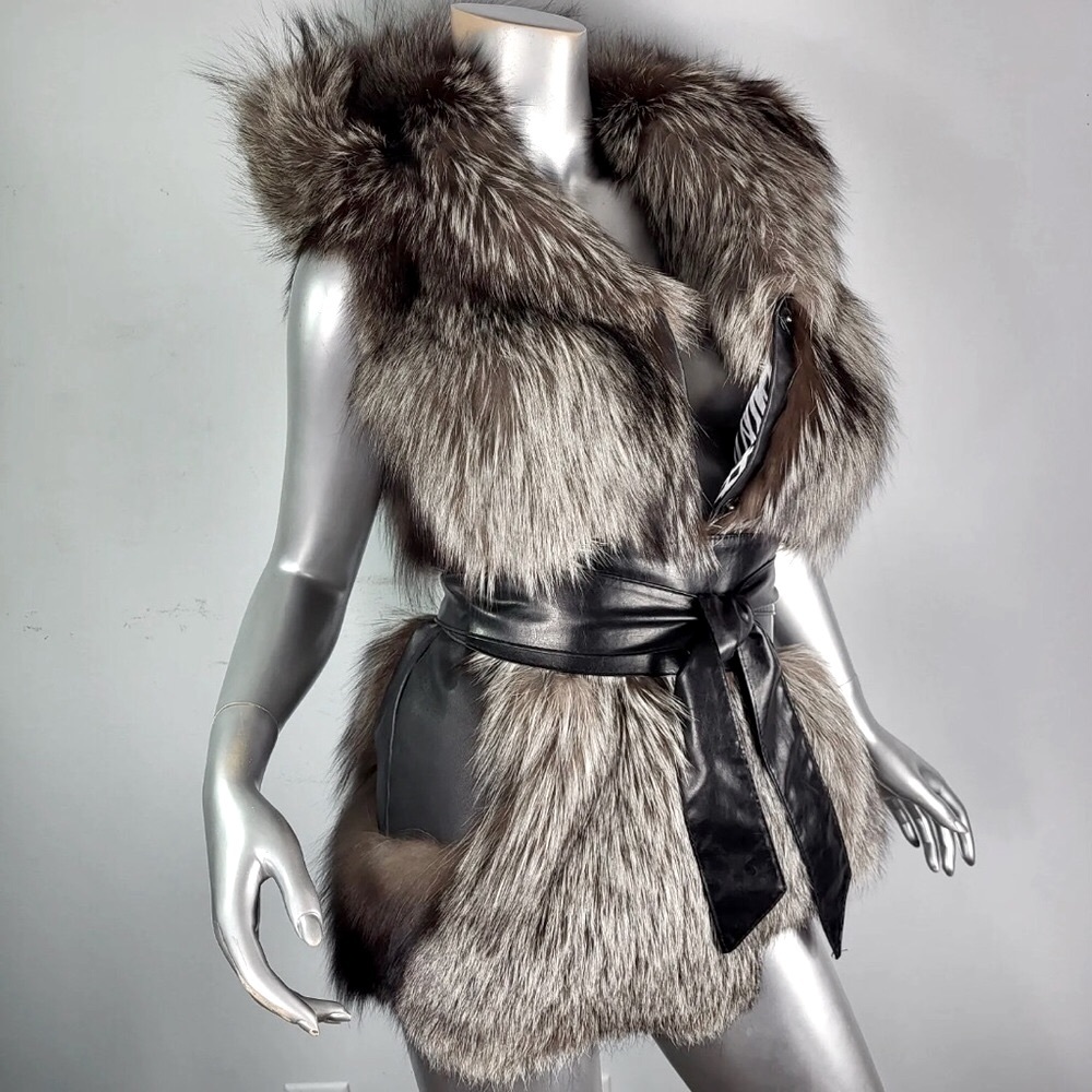 LAFURIA Silver Fox hooded vest. Size M (8-10) - Picture 5 of 14